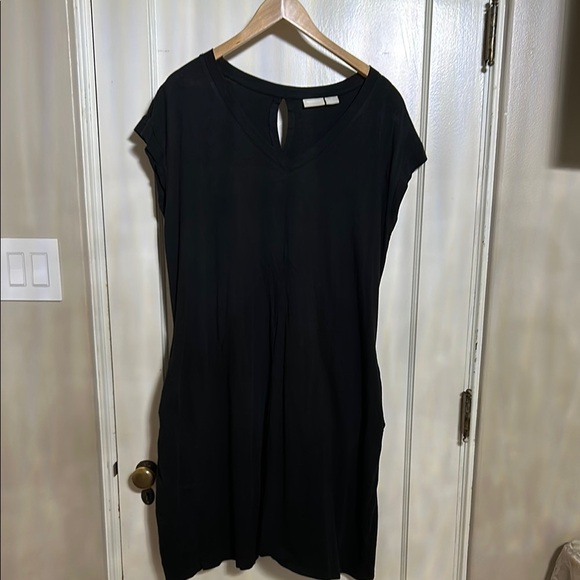 Elegant Black Women's Dress - Picture 1 of 7